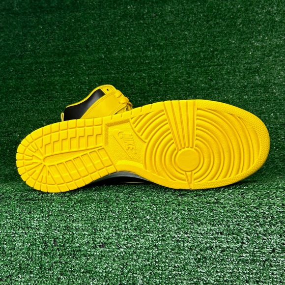 Nike Dunk High Shoes - Picture 3 of 9